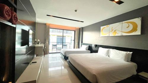 Un ou plusieurs lits dans un hébergement de l'établissement The Charm Resort Phuket