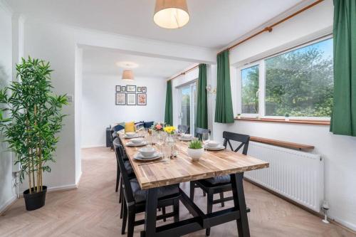 Χώρος καθιστικού στο 3 Bed Detached House in Hitchin!