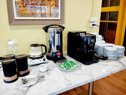 Tetera y cafetera en Siri Oriental Bangkok Hotel