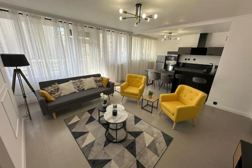 Contemporary Apartment for 4 People with Balcony near Gratte-Ciel Villeurb