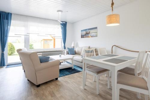 Un lugar para sentarse en Ferienhaus Objekt 215 in Tossens
