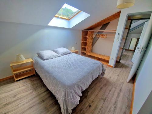 Proche Bordeaux centre : petite maison de ville +parking