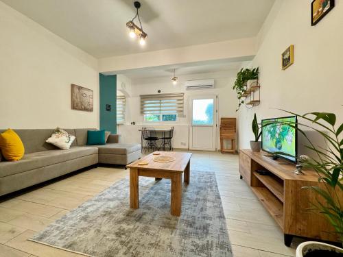 a living room with a couch and a tv at Luxury Studios in Central Kyrenia in Kérynia