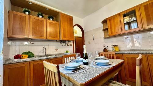 Η κουζίνα ή μικρή κουζίνα στο NinaMar Giudecca Venice House