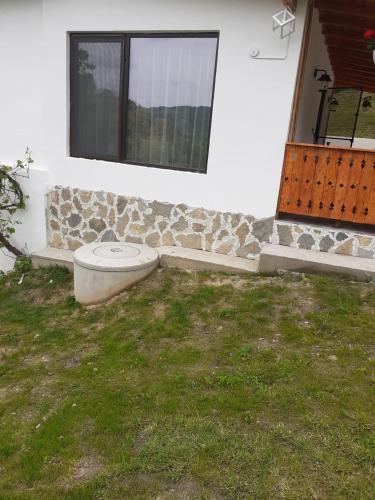 Κήπος έξω από το Casa rustica Cerdacul Batranesc