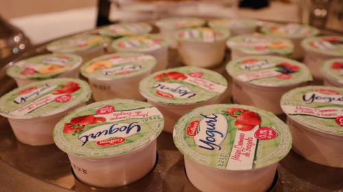 a bunch of cups of milkshakes with strawberries on them at Hotel Enzo in Porto Recanati