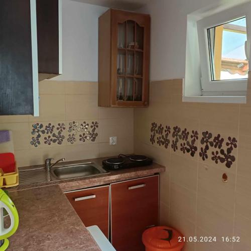 a small kitchen with a sink and a window at Camping Bałtyk in Dźwirzyno