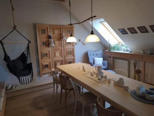 a dining room with a table and some chairs at Chalupa u Pramenů in Počátky