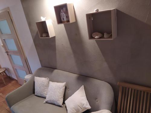 a gray couch with pillows on it in a room at Chalupa u Pramenů in Počátky