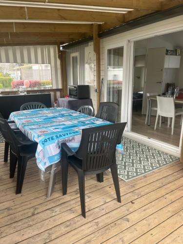 Patio nebo venkovní prostory v ubytování Mobil home confort XL,camping la pommeraie, piscine et océan, concarneau et pont aven