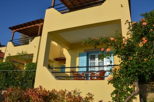 Un balcón o terraza de Hotel Dina - Ξενοδοχείο Ντινα