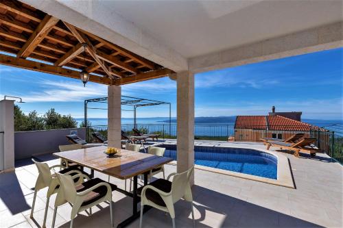 Villa Magico with pool and fantastic seaview