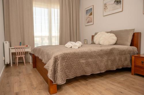 Giường trong phòng chung tại Porta Mare Resort & SPA Apartament Dziwnów