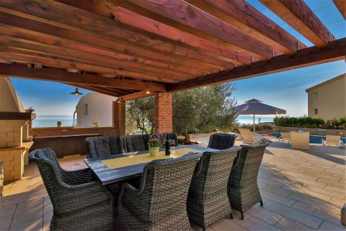Kawasan patio atau luaran di Ferienhäuser in Makarska
