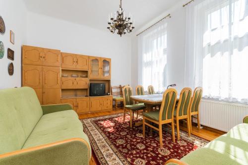 Sopocki Kredensik by Grand Apartments