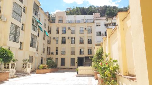 Del Parque Flats Victoria Family