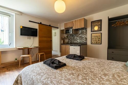 Ένα ή περισσότερα κρεβάτια σε δωμάτιο στο Le cosy * Charmant * Studio