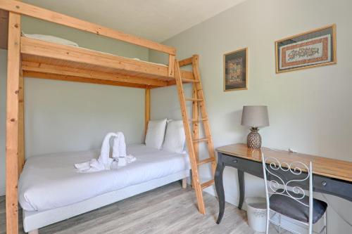 Postel nebo postele na pokoji v ubytování Rosa Carris - Triplex 7p proche Château de Sceaux