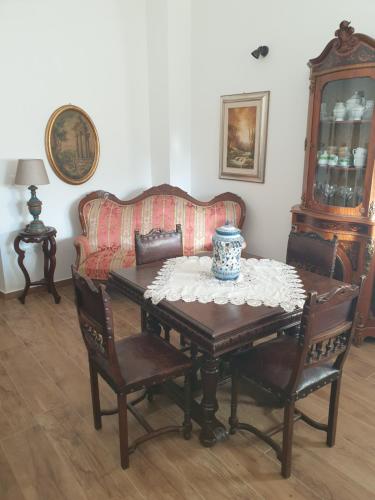 a living room with a table and a couch at Le Rondinelle in San Demetrio neʼ Vestini