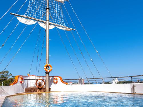 a pool on a cruise ship with a solarium at Hotel Sanrakuso in Shirahama