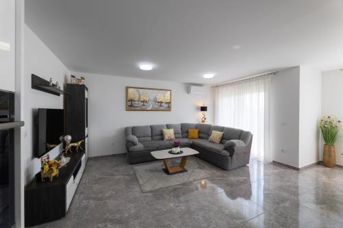 Apartment Shine