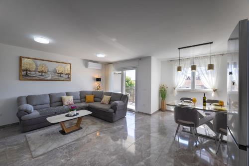 Apartment Shine