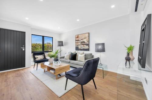 Televisyen dan/atau pusat hiburan di Holiday Home East Auckland