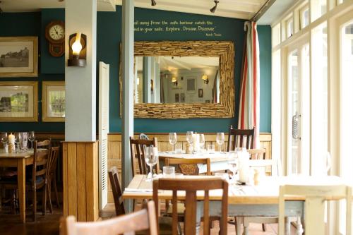 Un restaurante u otro lugar para comer en The Ness