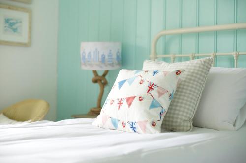 Una cama o camas en una habitación de The Ness