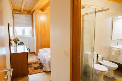 Koupelna v ubytování A Casa do Pomar
