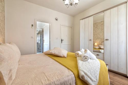 a bedroom with a bed with towels on it at Villa Sara in Sorso