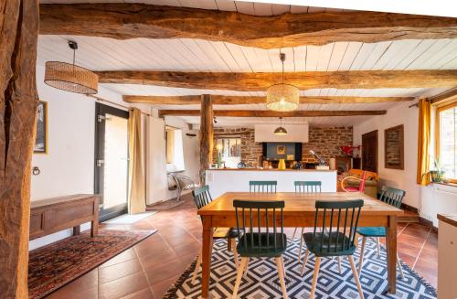 a kitchen and dining room with a wooden table and chairs at Ville Moizo in Sérent
