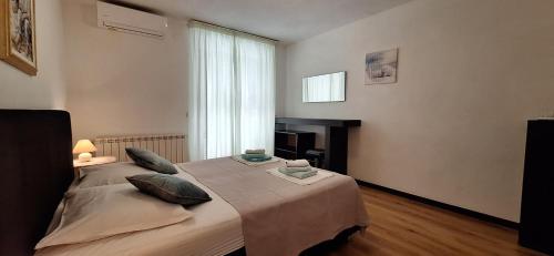 Postel nebo postele na pokoji v ubytování Apartments and Rooms Vinko