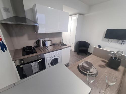 Kuchyň nebo kuchyňský kout v ubytování St James' House Newcastle