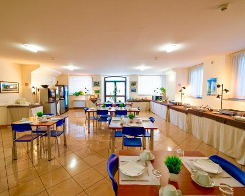 Reštaurácia alebo iné gastronomické zariadenie v ubytovaní Nazareth Residence