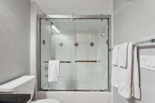 a bathroom with a shower with a glass door at Charming 2BR Townhouse near Green Lake in Seattle