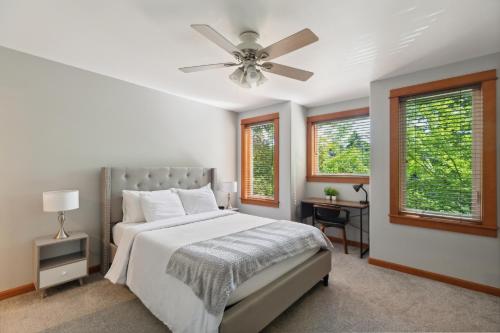 a bedroom with a bed and a ceiling fan at Charming 2BR Townhouse near Green Lake in Seattle