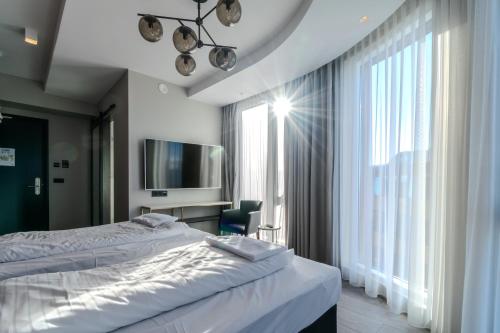 Säng eller sängar i ett rum på Midtown Hotel