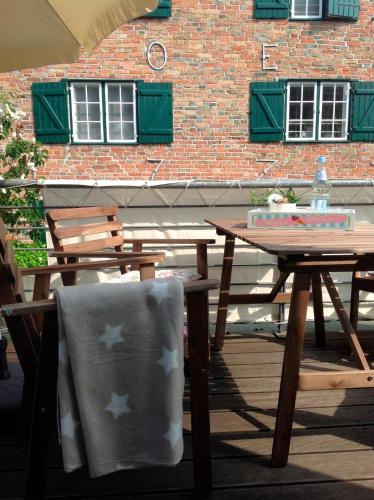a wooden table with a chair and a table with stars on it at Casa Cinzia Sara in Eckernförde