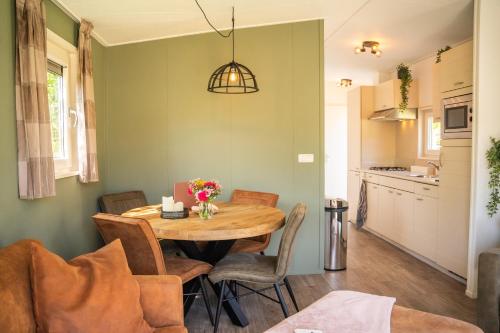 Imagen de la galería de Luxe Chalet vakantiepark Meerwijck, vlakbij Groningen, en Kropswolde