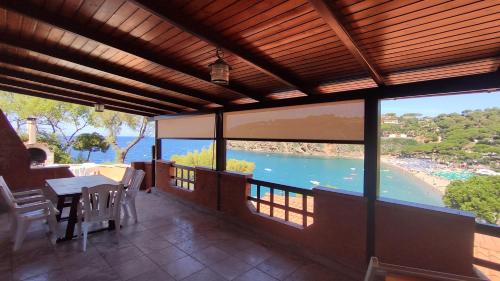 a balcony with a table and chairs and a view of the water at Appartamenti Pagni in Casa Morcone