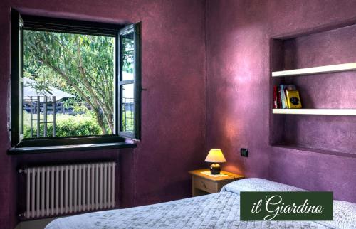 a bedroom with a bed and a window at Il Borghetto Vacanze nei Mulini in Valeggio sul Mincio