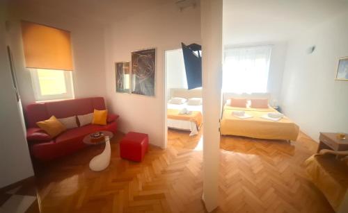Sunny Center apartment