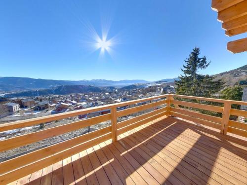 a balcony with a view of the mountains at Résidence l'Insolite in Font Romeu Odeillo Via