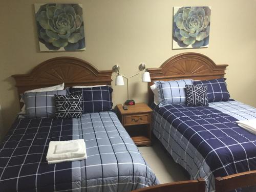 Una cama o camas en una habitación de Ocean Front Resort Studio