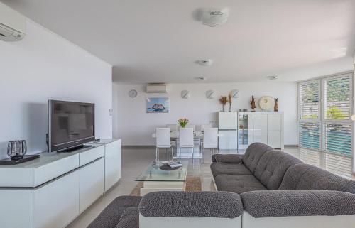 AP 4+2 in one of the most luxury building in Omis