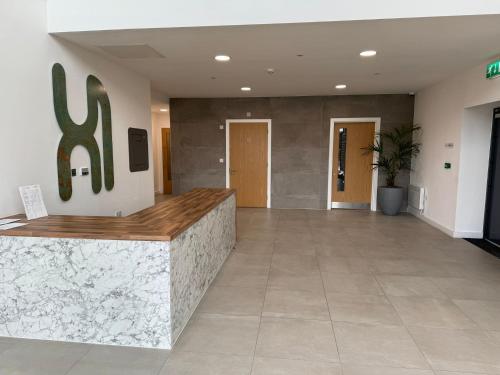 Penthouse height Flat, City View Balcony, Quiet, Free Wifi, Gym & More Minimalistic Home photo 8