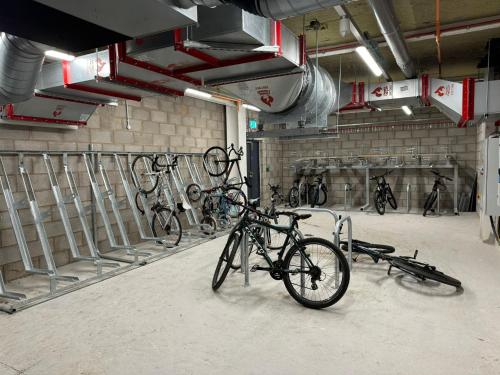Penthouse height Flat, City View Balcony, Quiet, Free Wifi, Gym & More Minimalistic Home photo 37