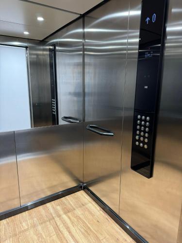 Penthouse height Flat, City View Balcony, Quiet, Free Wifi, Gym & More Minimalistic Home photo 32