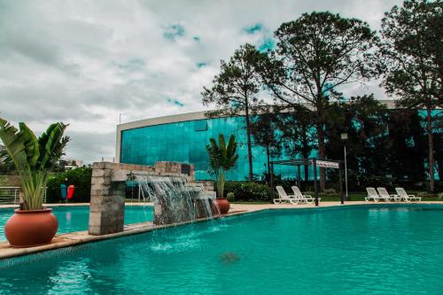 Bazén v ubytování Hotel Casino Acaray nebo v jeho okolí